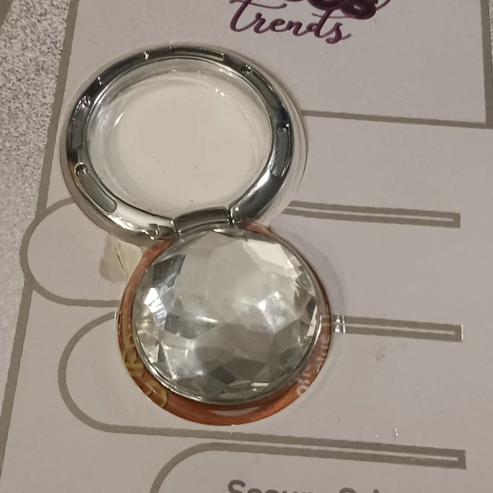 NWT! RING GRIP FOR CELLPHONES